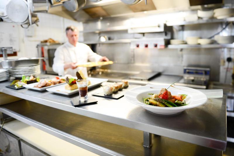 Le Mêle-sur-Sarthe Logis Hotel Restaurant De La Poste מראה חיצוני תמונה
