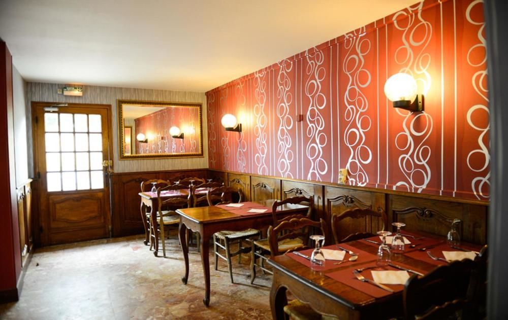 Le Mêle-sur-Sarthe Logis Hotel Restaurant De La Poste מראה חיצוני תמונה