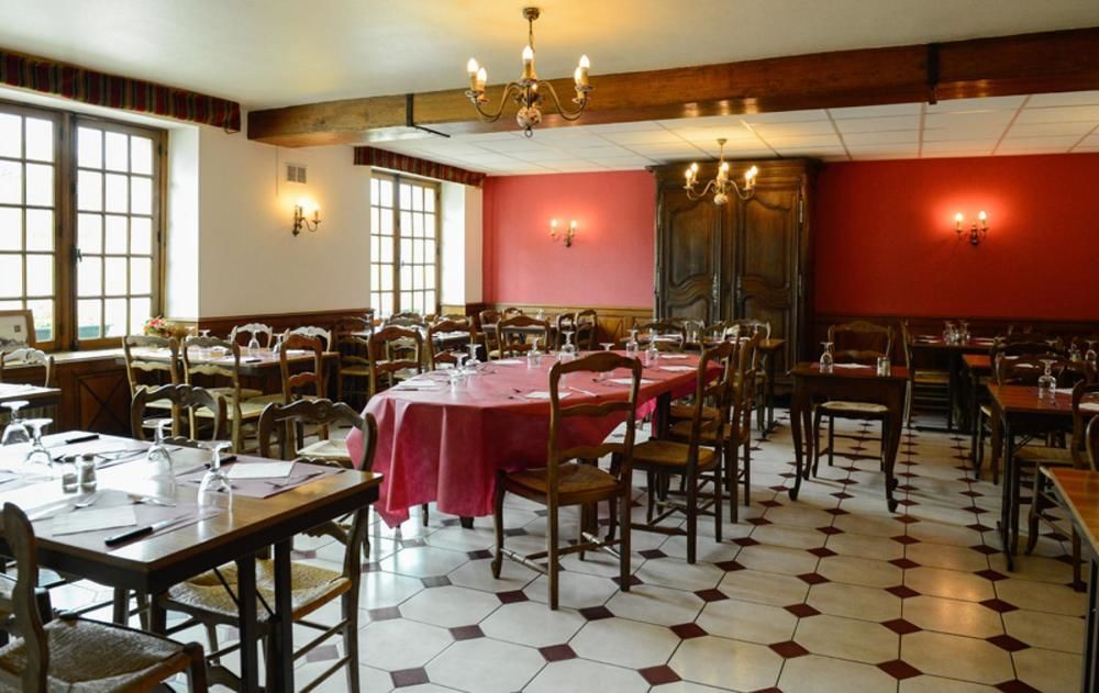 Le Mêle-sur-Sarthe Logis Hotel Restaurant De La Poste מראה חיצוני תמונה