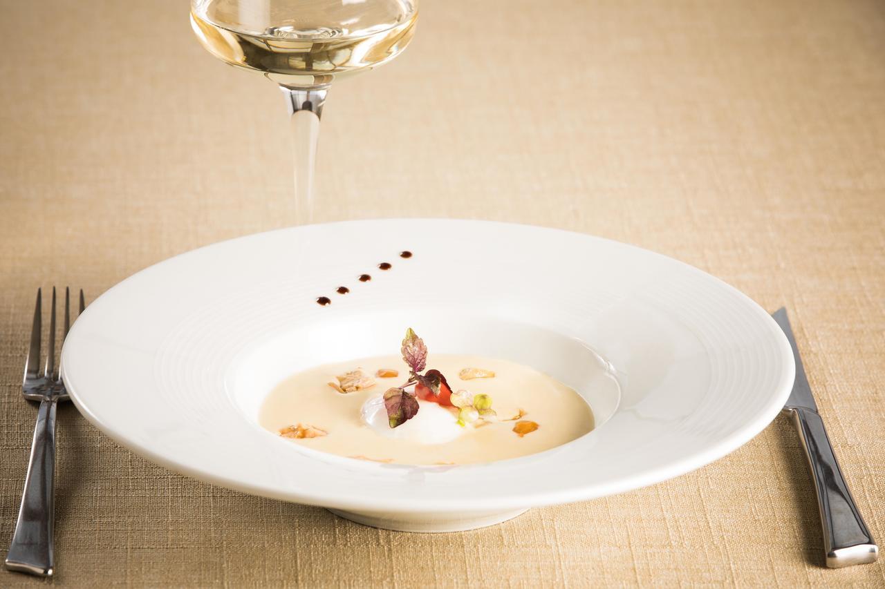 Le Mêle-sur-Sarthe Logis Hotel Restaurant De La Poste מראה חיצוני תמונה