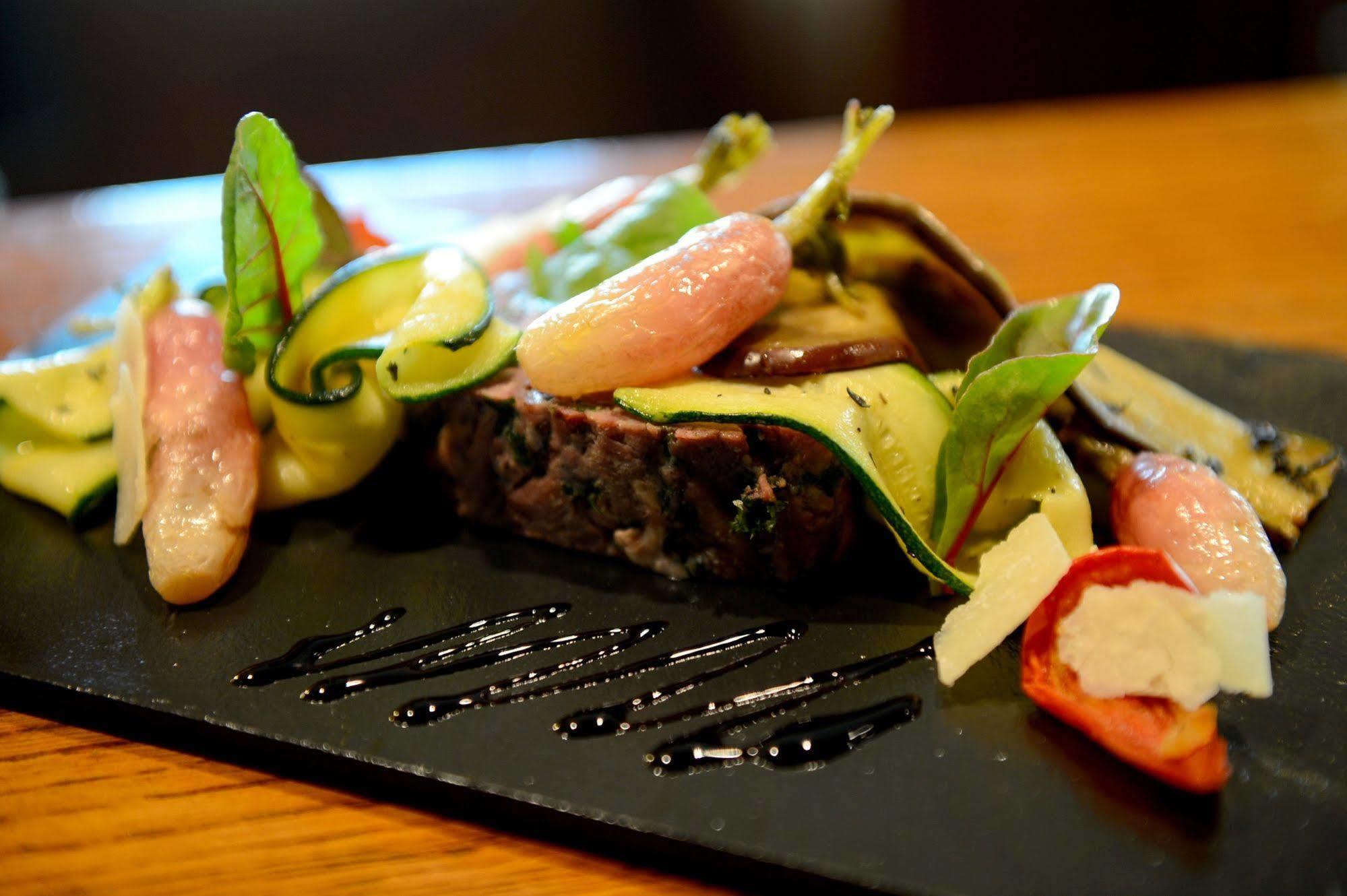 Le Mêle-sur-Sarthe Logis Hotel Restaurant De La Poste מראה חיצוני תמונה