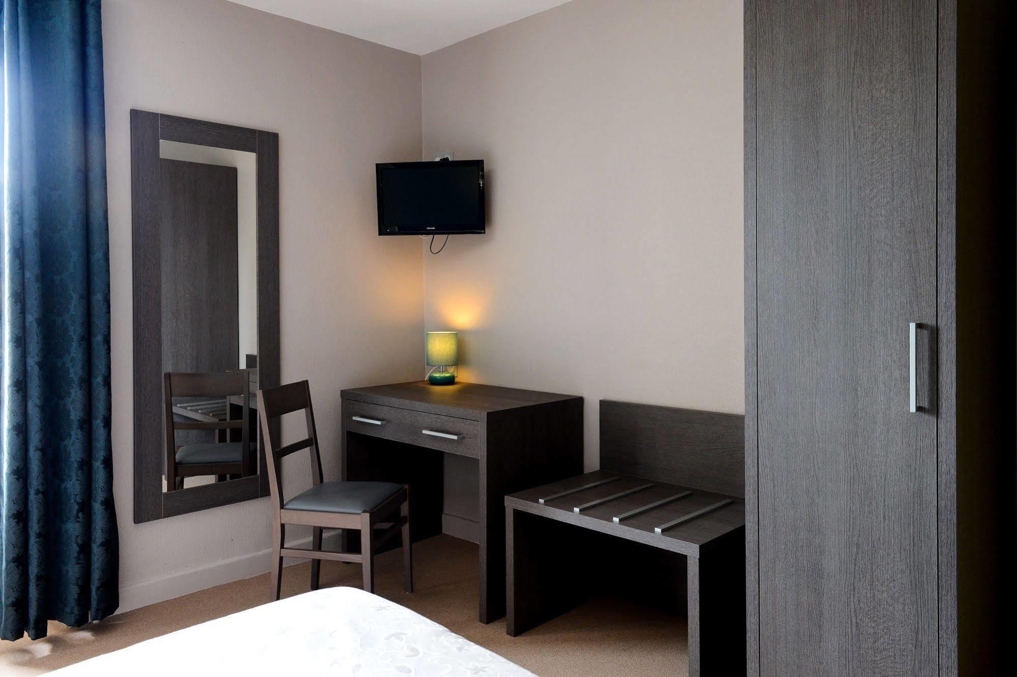 Le Mêle-sur-Sarthe Logis Hotel Restaurant De La Poste מראה חיצוני תמונה