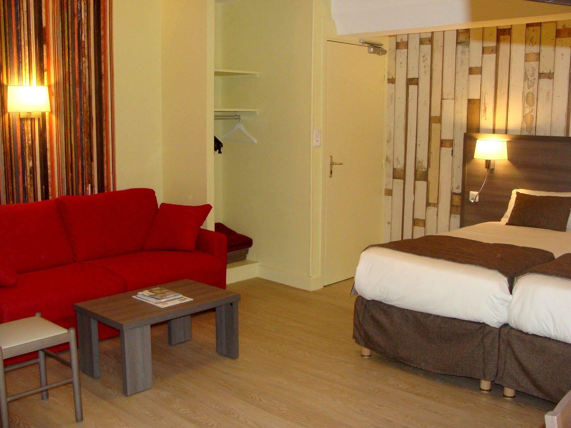 Le Mêle-sur-Sarthe Logis Hotel Restaurant De La Poste מראה חיצוני תמונה
