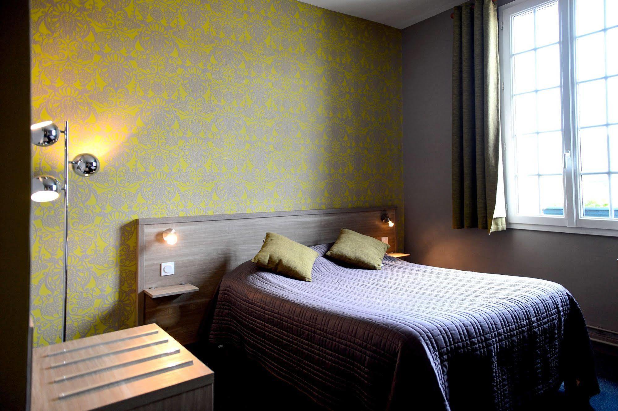 Le Mêle-sur-Sarthe Logis Hotel Restaurant De La Poste מראה חיצוני תמונה