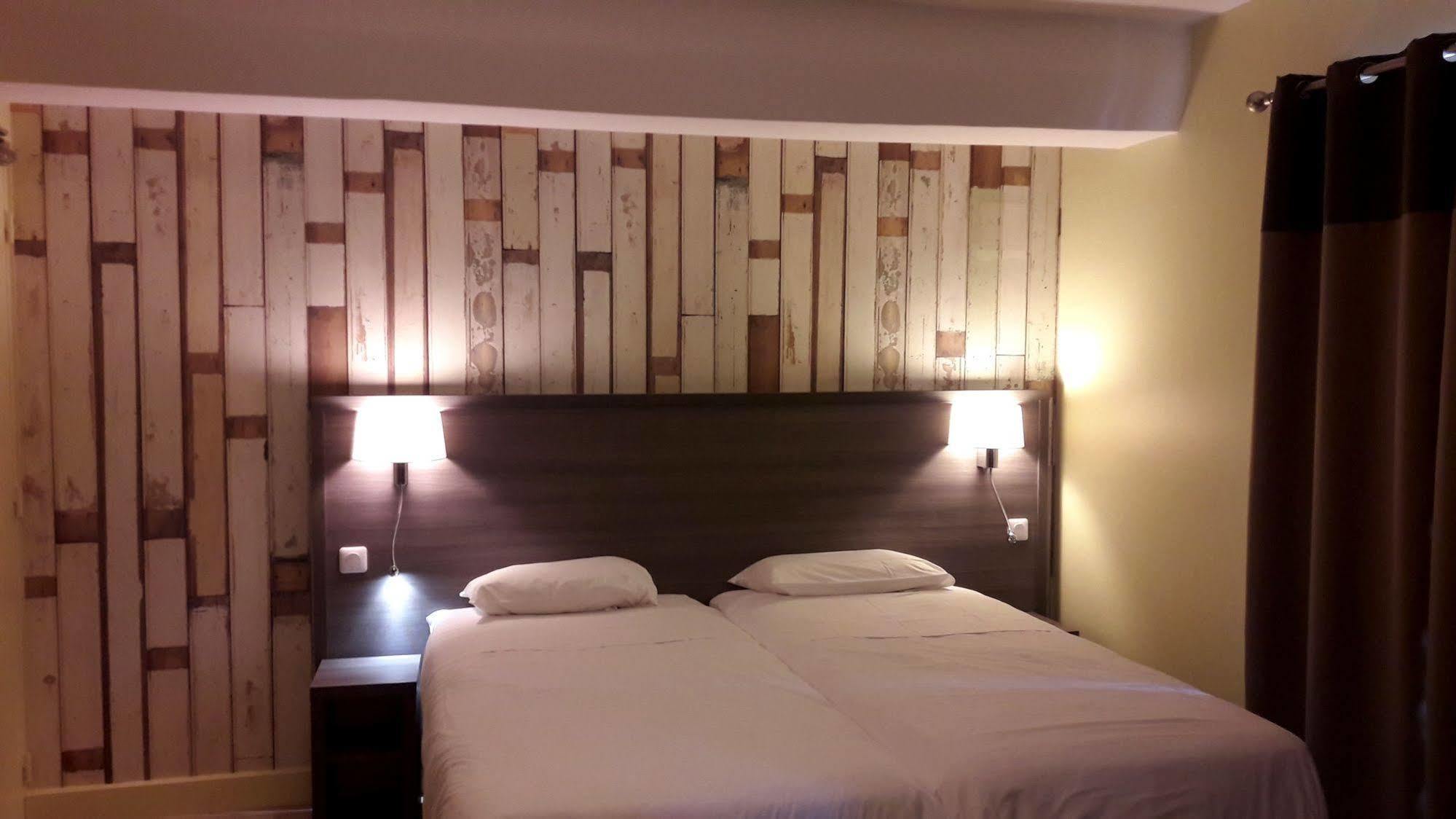 Le Mêle-sur-Sarthe Logis Hotel Restaurant De La Poste מראה חיצוני תמונה