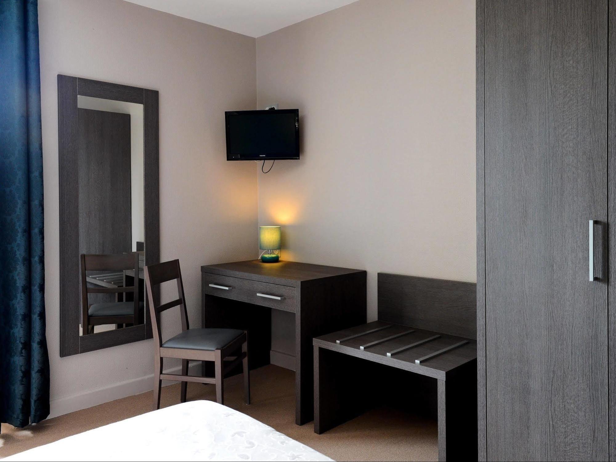 Le Mêle-sur-Sarthe Logis Hotel Restaurant De La Poste מראה חיצוני תמונה
