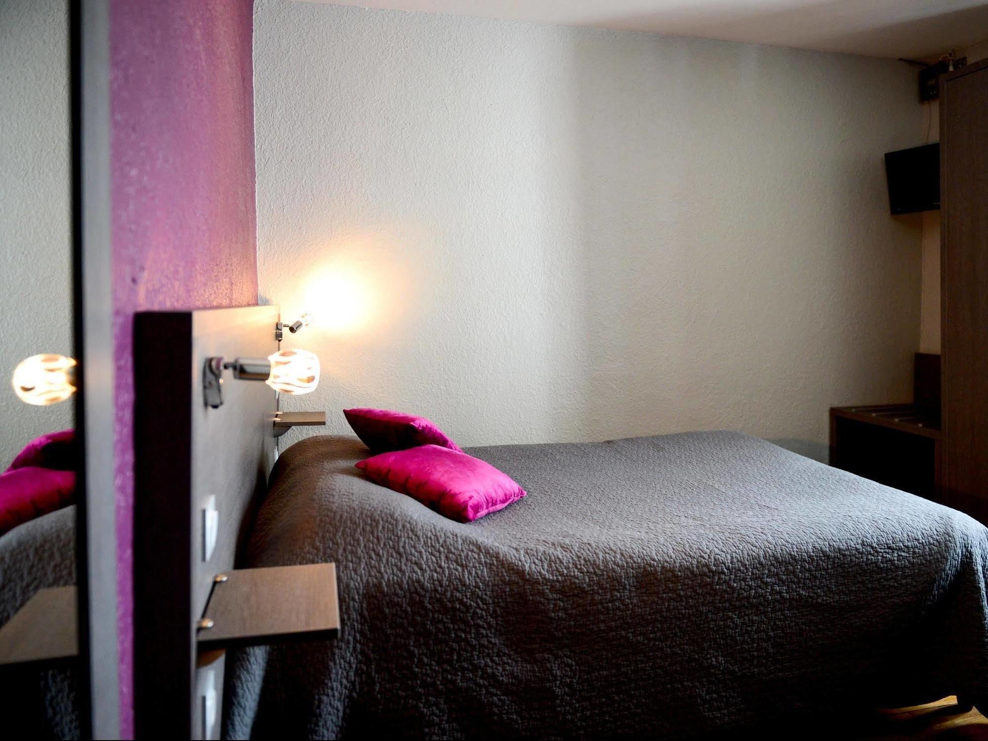 Le Mêle-sur-Sarthe Logis Hotel Restaurant De La Poste מראה חיצוני תמונה