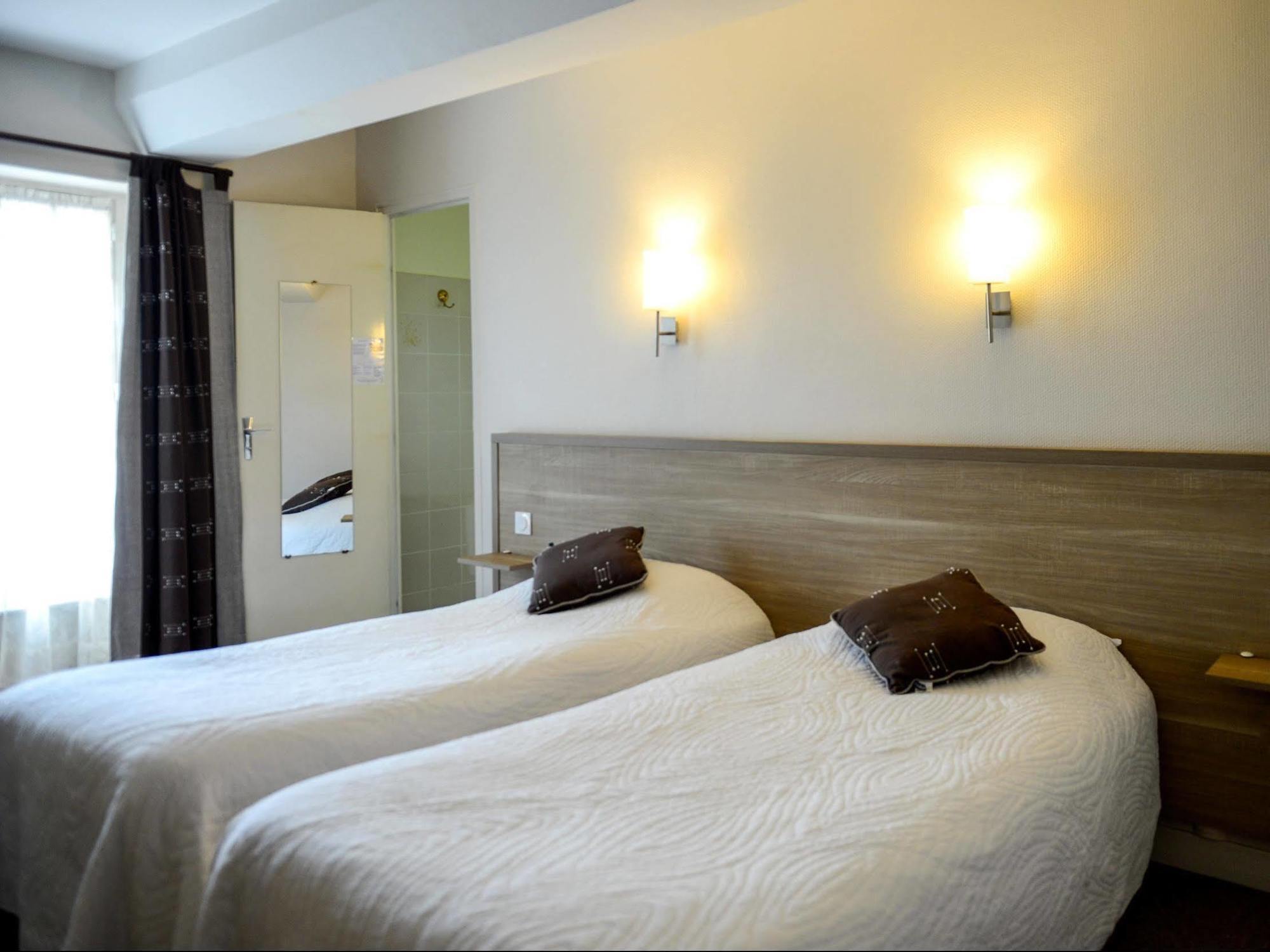 Le Mêle-sur-Sarthe Logis Hotel Restaurant De La Poste מראה חיצוני תמונה