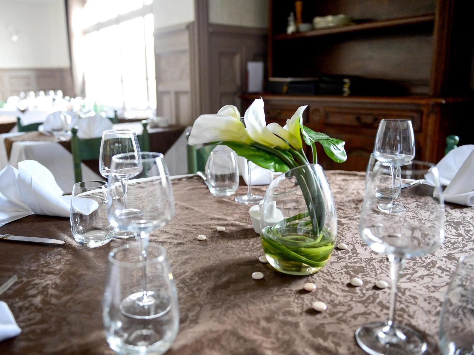 Le Mêle-sur-Sarthe Logis Hotel Restaurant De La Poste מראה חיצוני תמונה
